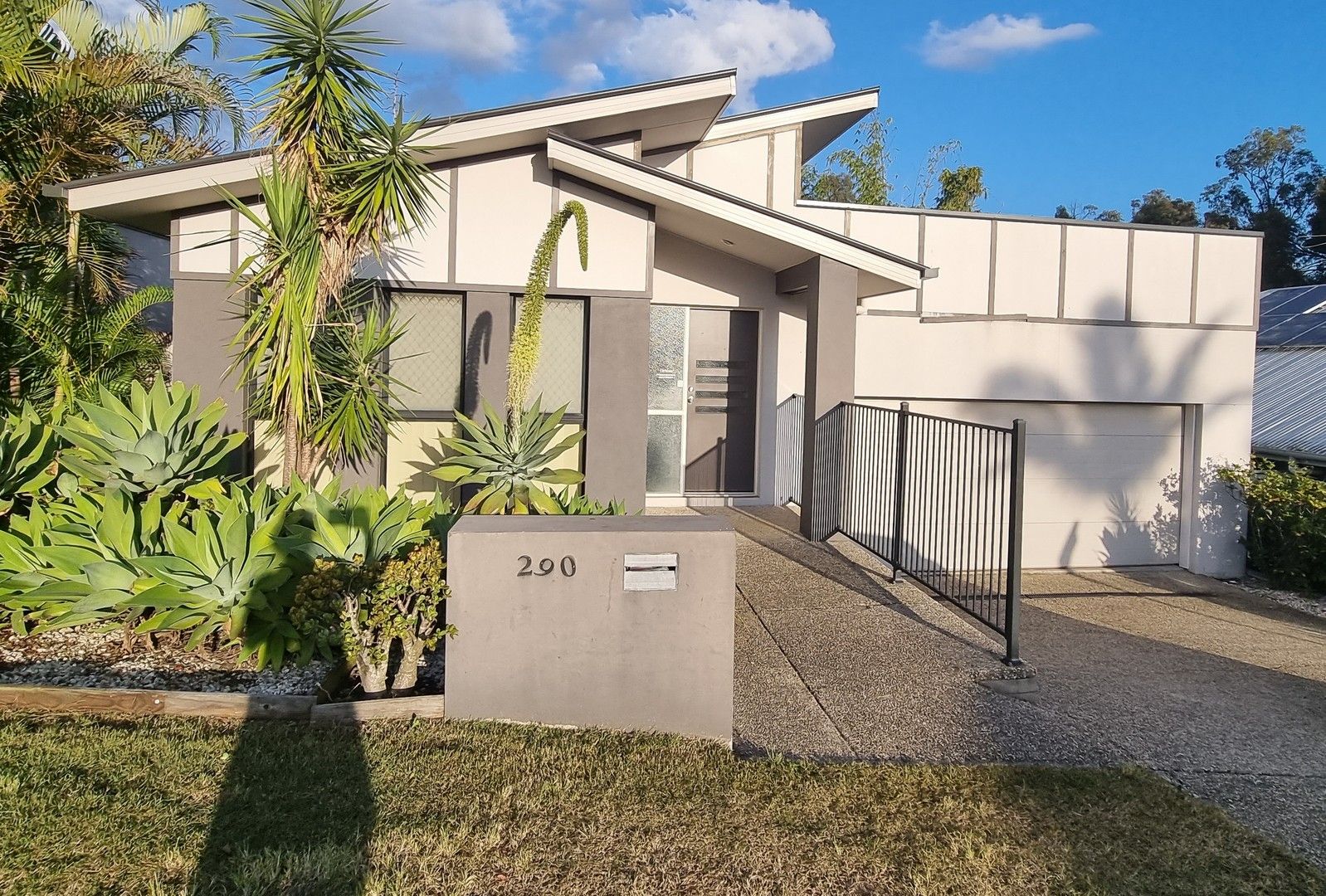 3 bedrooms House in 290 Lakeside Ave SPRINGFIELD LAKES QLD, 4300