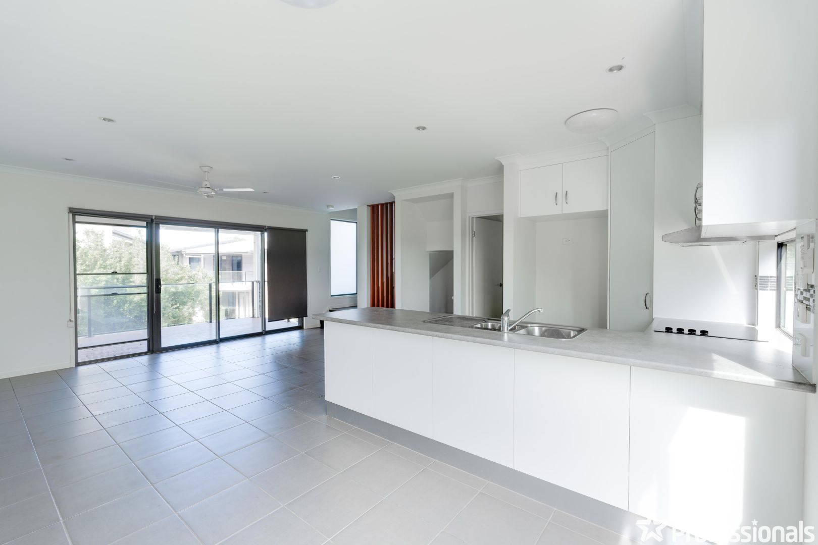 7/1 Coolum Court, Blacks Beach QLD 4740, Image 2