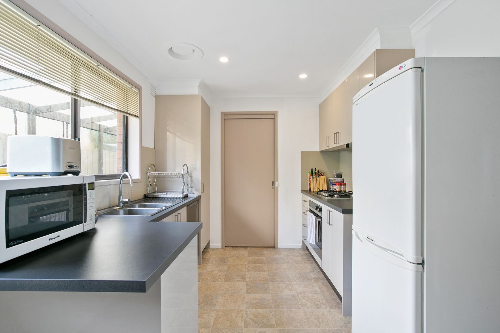 4/9 King Georges Avenue, Mornington VIC 3931, Image 2