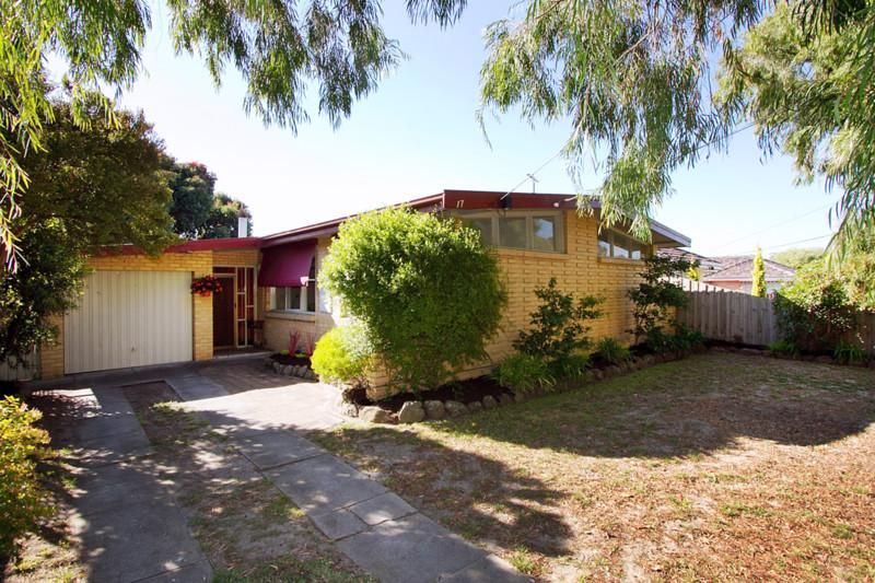 3 bedrooms House in 17 Weymar Street CHELTENHAM VIC, 3192
