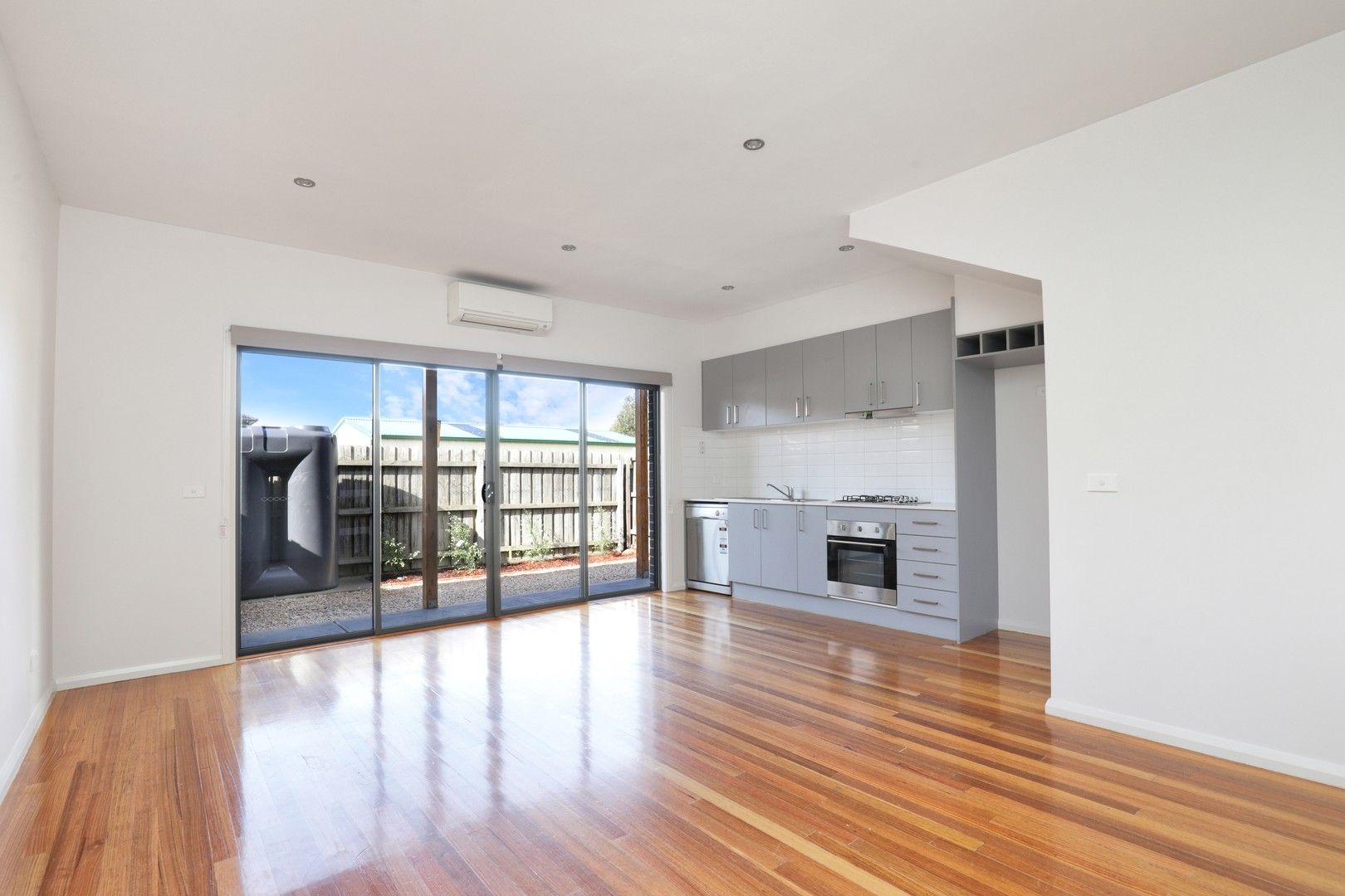 2 bedrooms Townhouse in 7 85-87 View Street GLENROY VIC, 3046