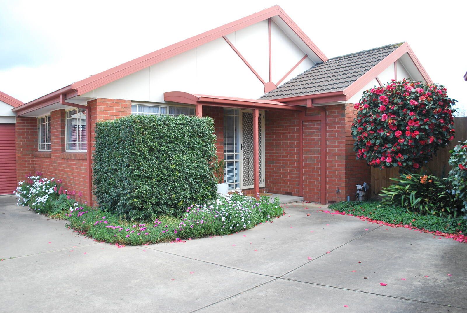 2 bedrooms Apartment / Unit / Flat in 4/18 The Crescent HIGHETT VIC, 3190