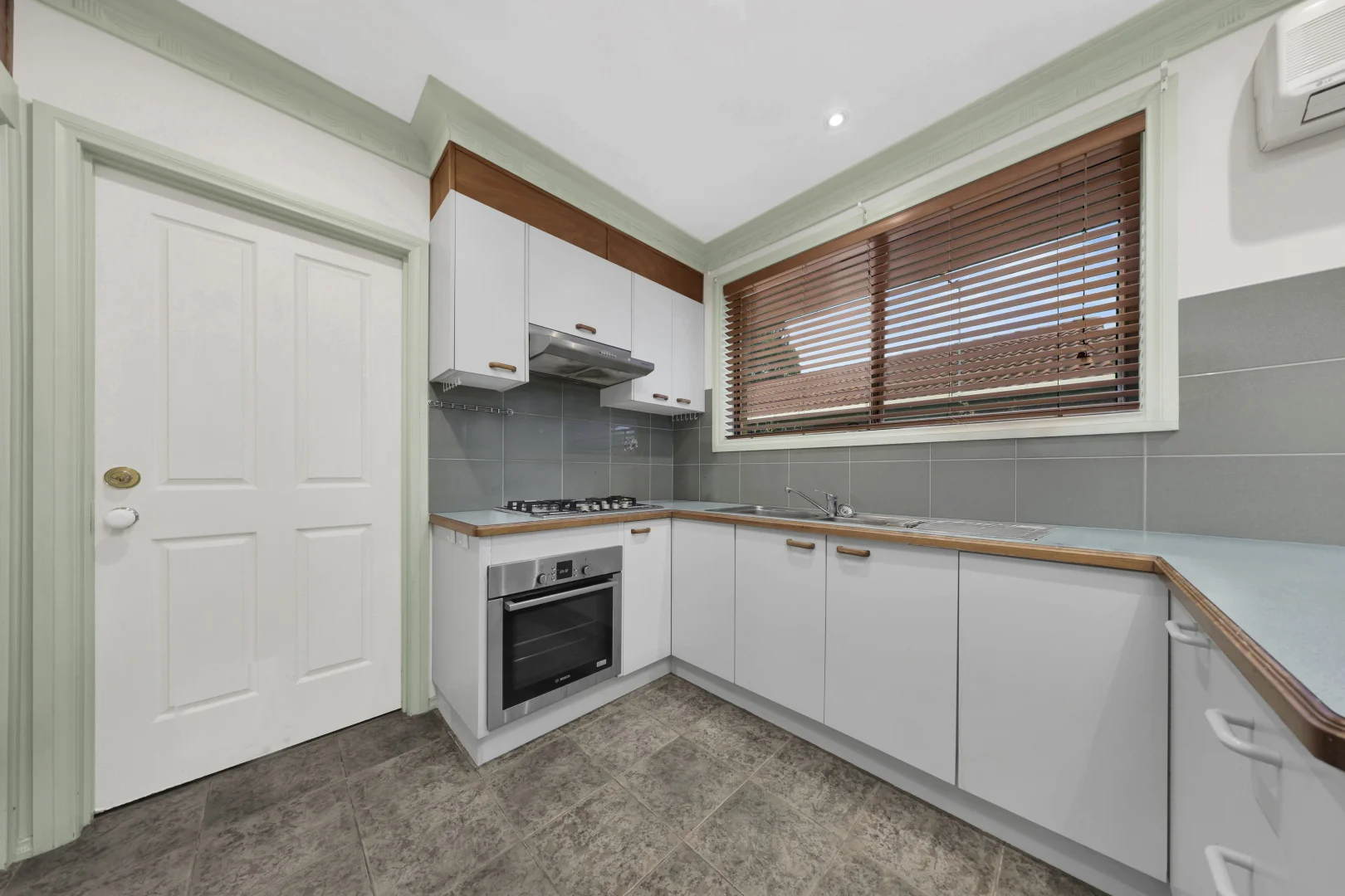 Additional image 5 of 1/11 Rule Close, Mill Park VIC 3082