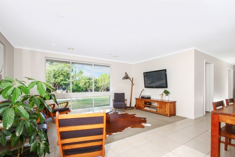 11 Khull Crescent, Kambah ACT 2902, Image 2