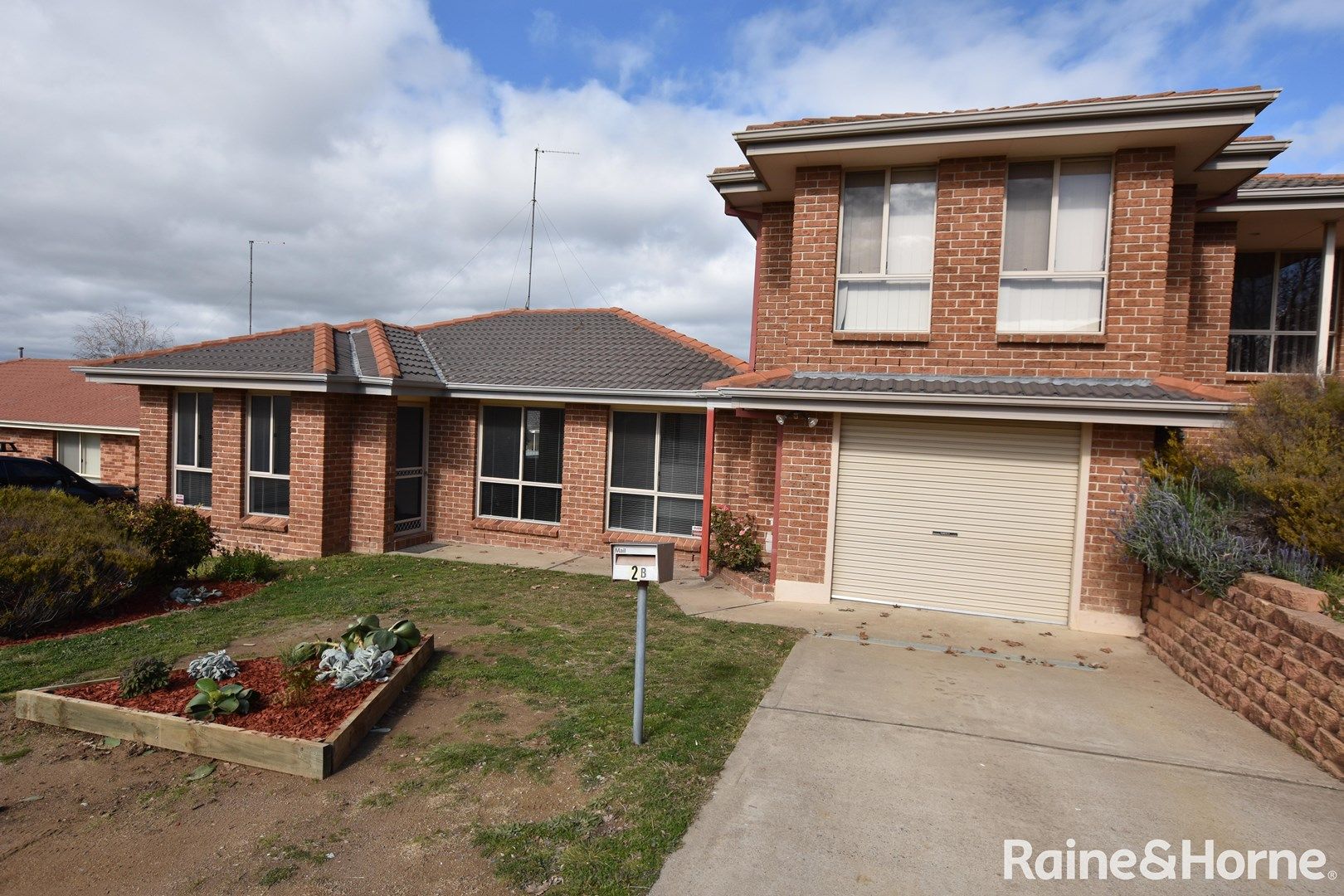 3 bedrooms Duplex in 2B Agland Crescent ORANGE NSW, 2800