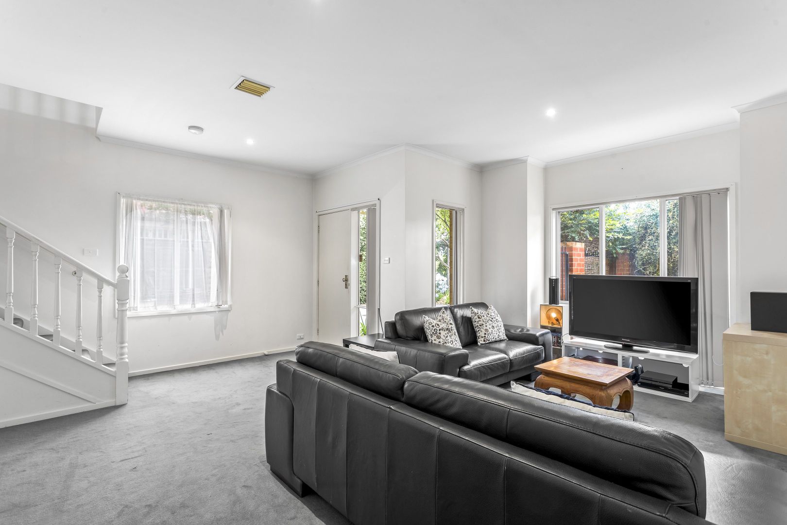 1/565 Whitehorse Road, Mitcham VIC 3132, Image 1