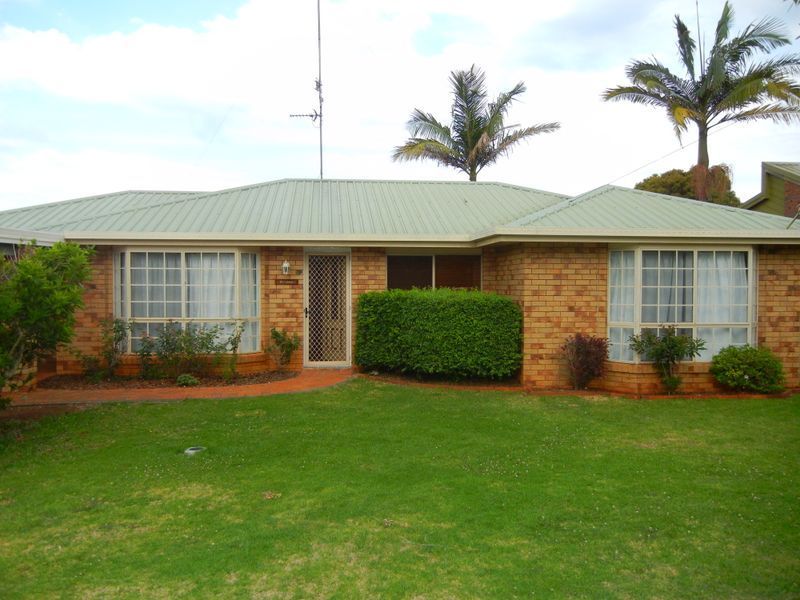 10 Broadfoot Street, Darling Heights QLD 4350, Image 0