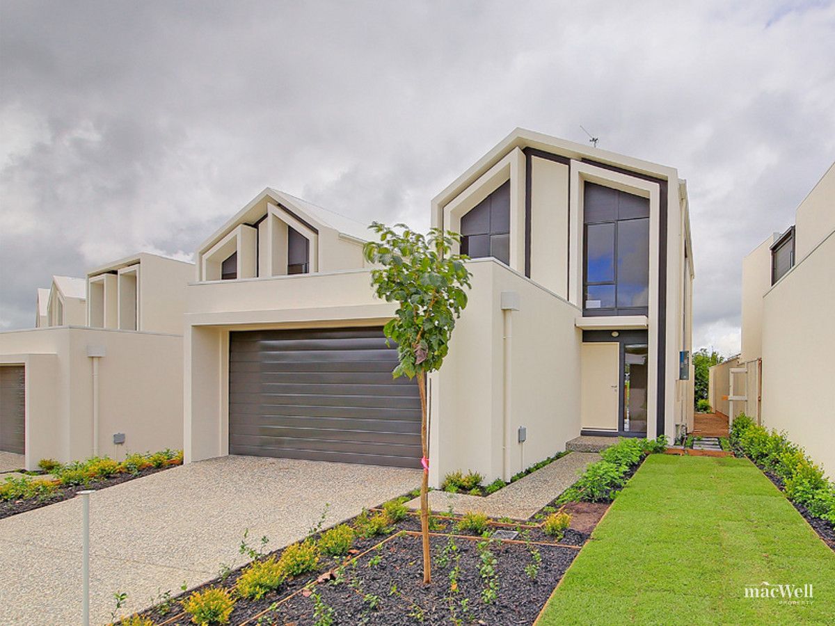 3 bedrooms House in 8 Doherty Drive PIMPAMA QLD, 4209