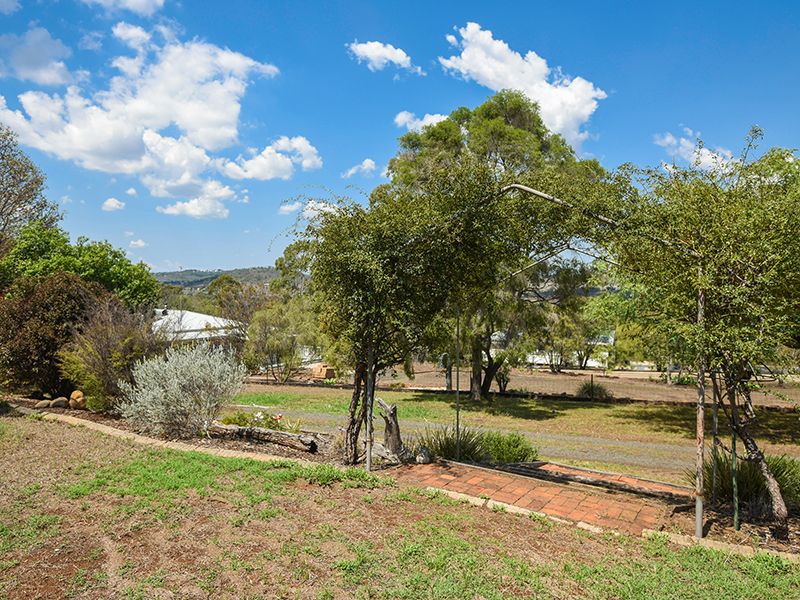 16 Hillview Crescent, Gowrie Junction QLD 4352, Image 1