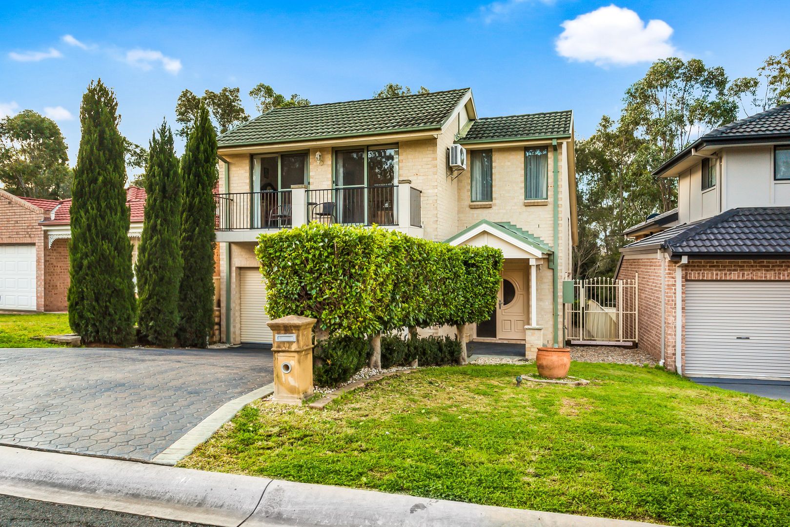 10 Lloyd Place, Casula NSW 2170