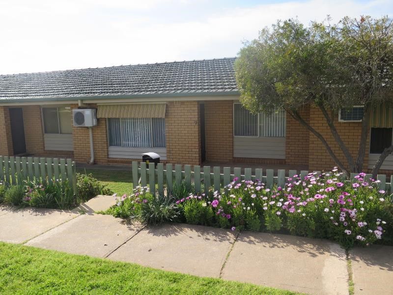 2 bedrooms House in 2/7 The Boulevarde KOORINGAL NSW, 2650