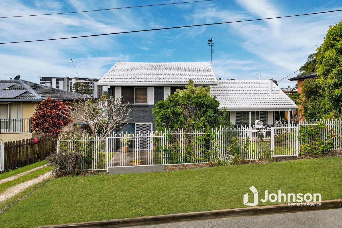 3 bedrooms House in 24 Bambarra Street SOUTHPORT QLD, 4215