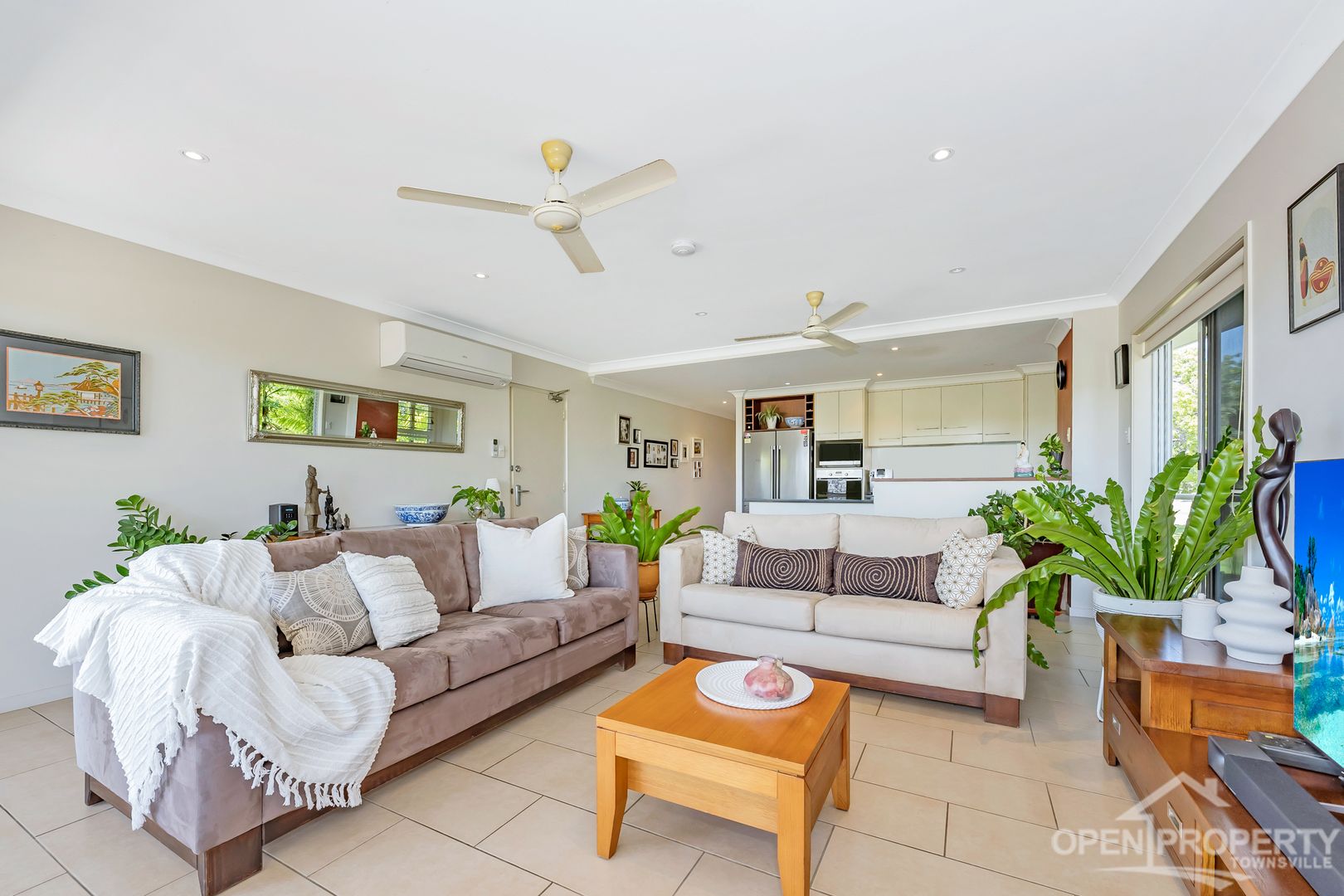 Unit 1/108 The Esplanade, Belgian Gardens QLD 4810, Image 1