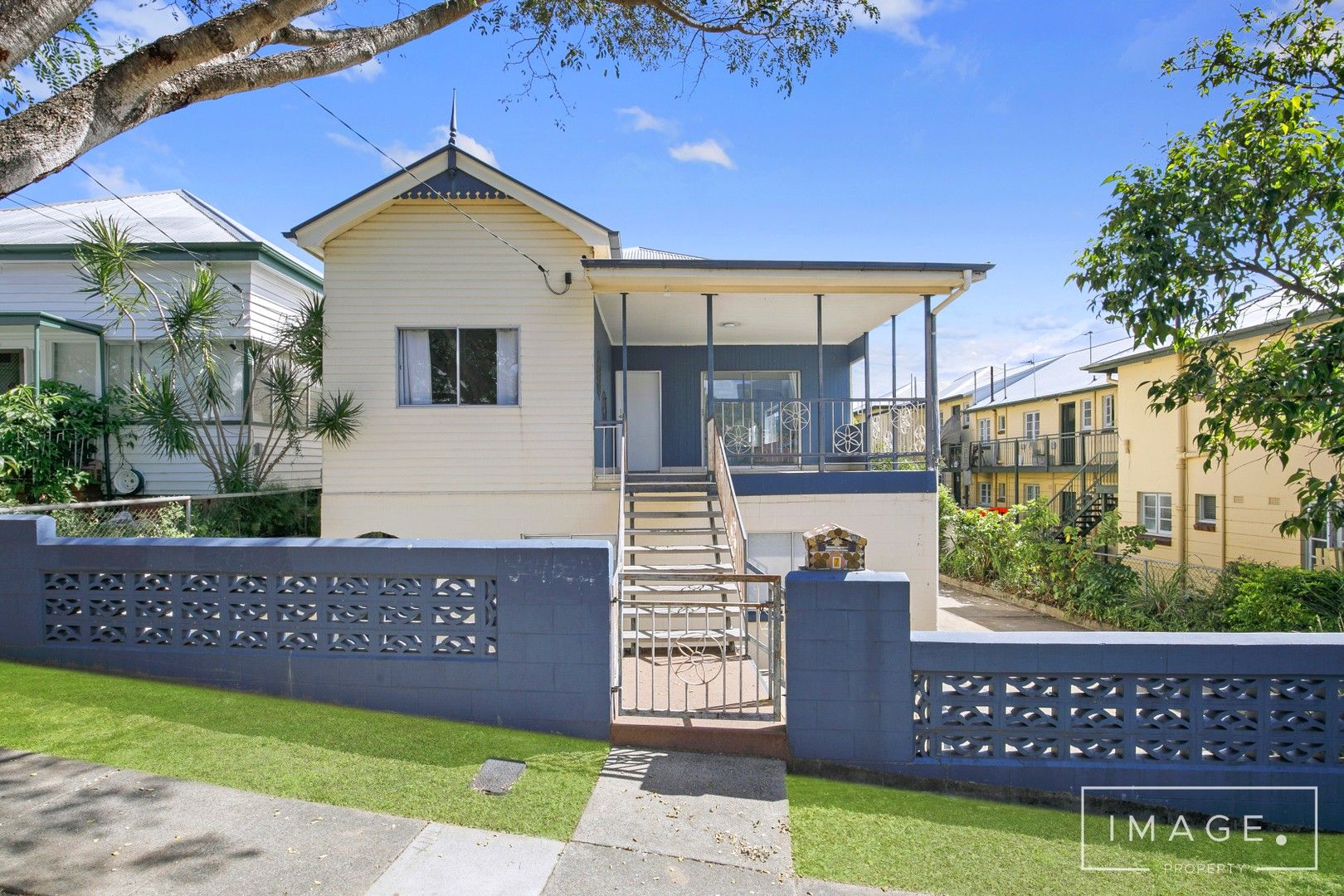 5 bedrooms House in 7 Hampstead Rd HIGHGATE HILL QLD, 4101