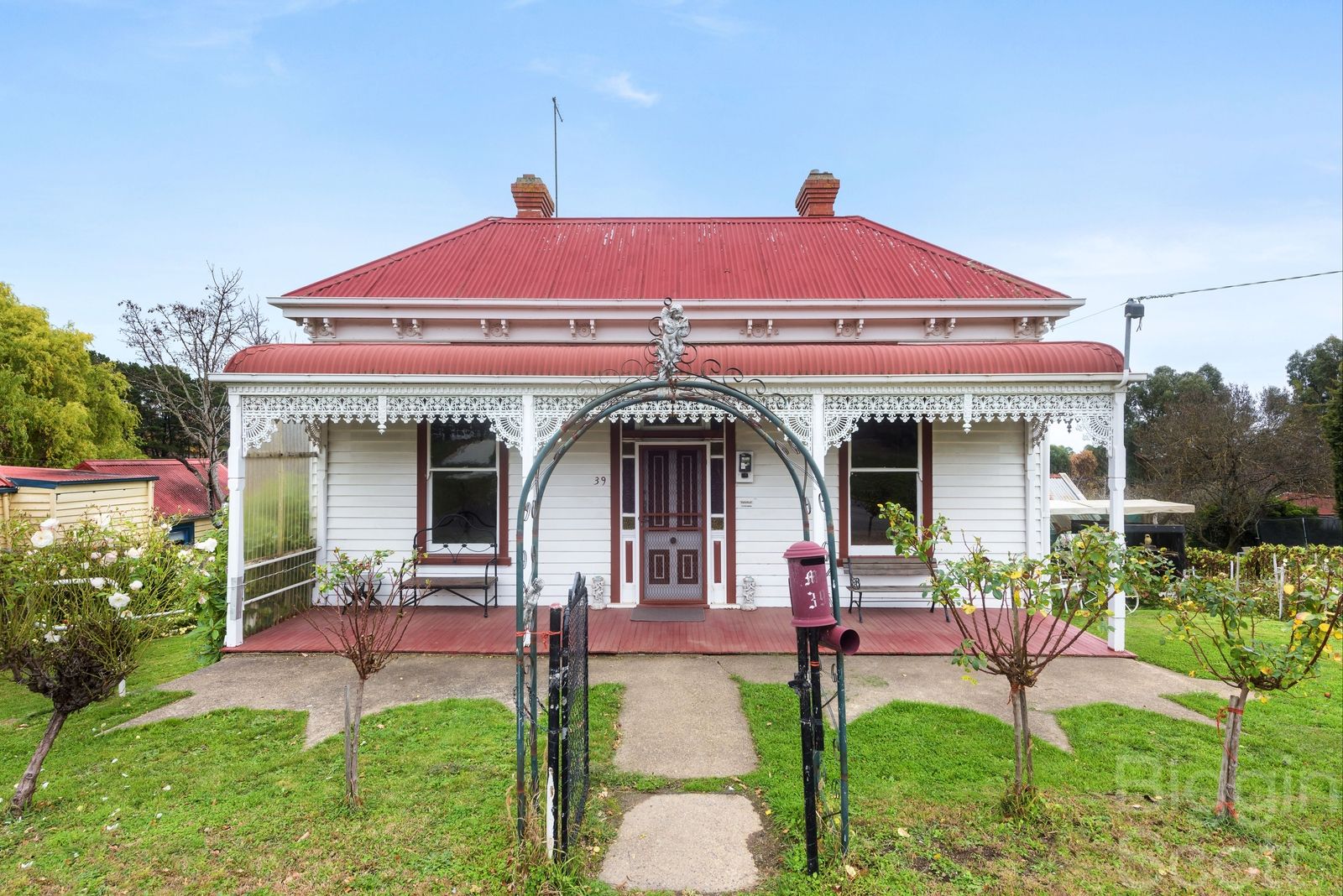 7 bedrooms House in 39 Vincent Street North DAYLESFORD VIC, 3460