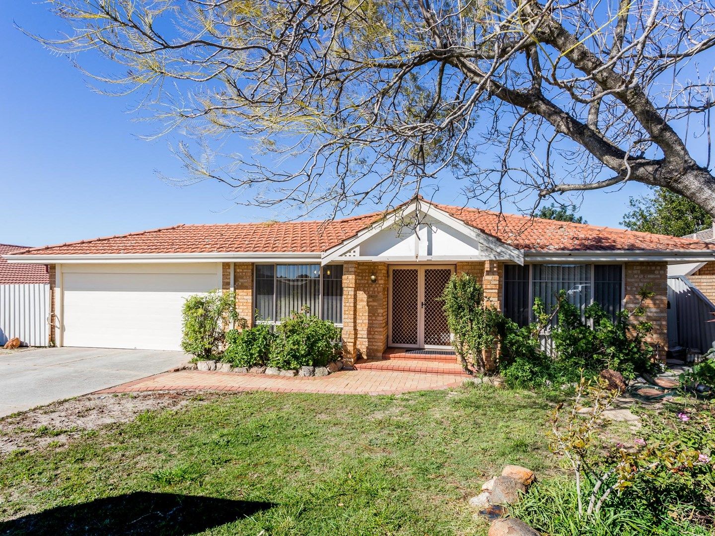 4 bedrooms House in 97 Bolderwood Drive SOUTH LAKE WA, 6164