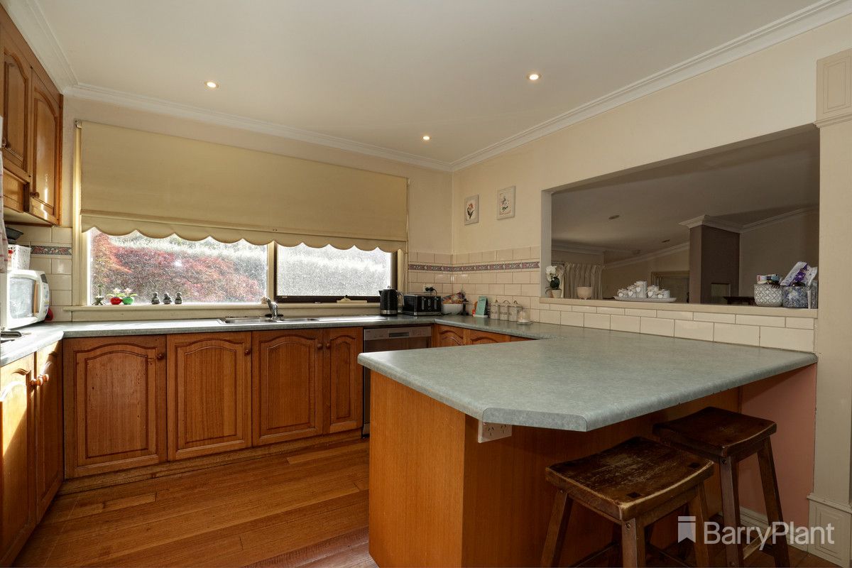 25 Springs Street, Cockatoo VIC 3781, Image 2