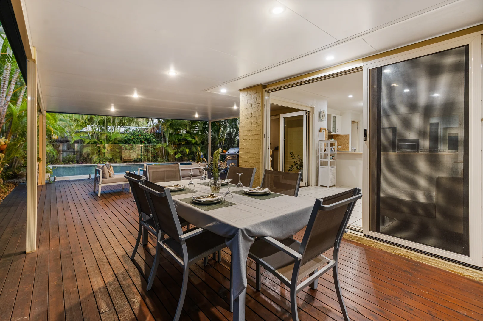 6 Tobago Court, Burleigh Waters QLD 4220