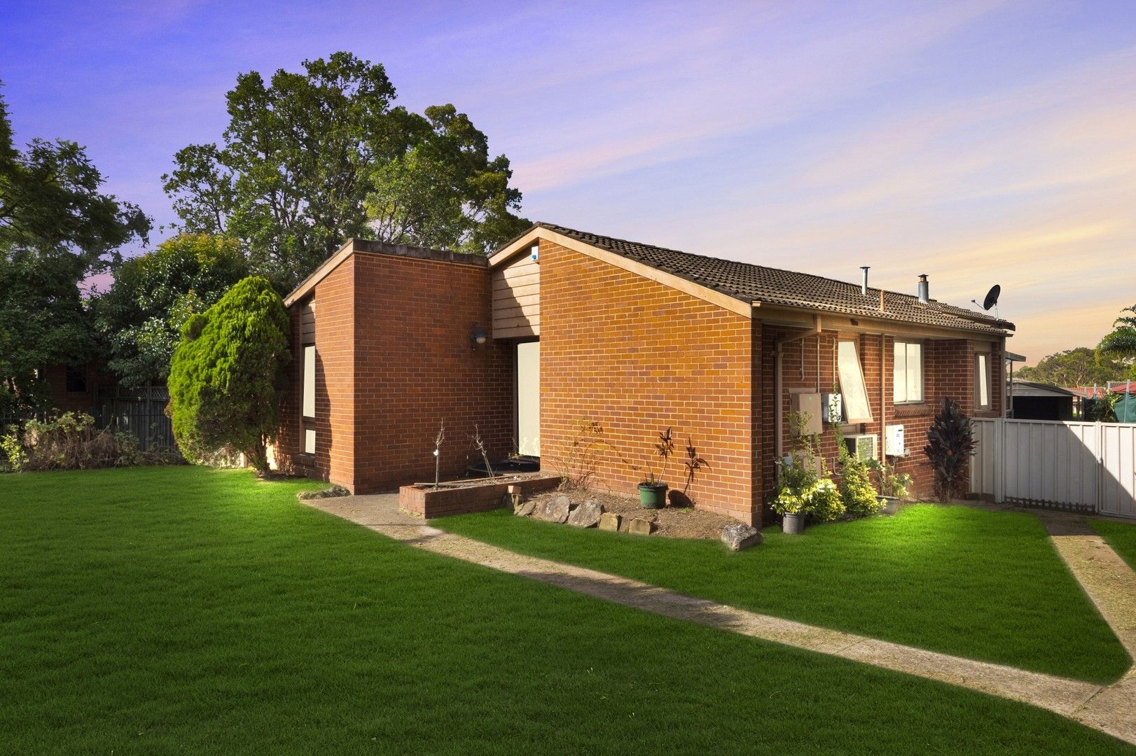 5 bedrooms House in 40 Eucalyptus Drive MACQUARIE FIELDS NSW, 2564