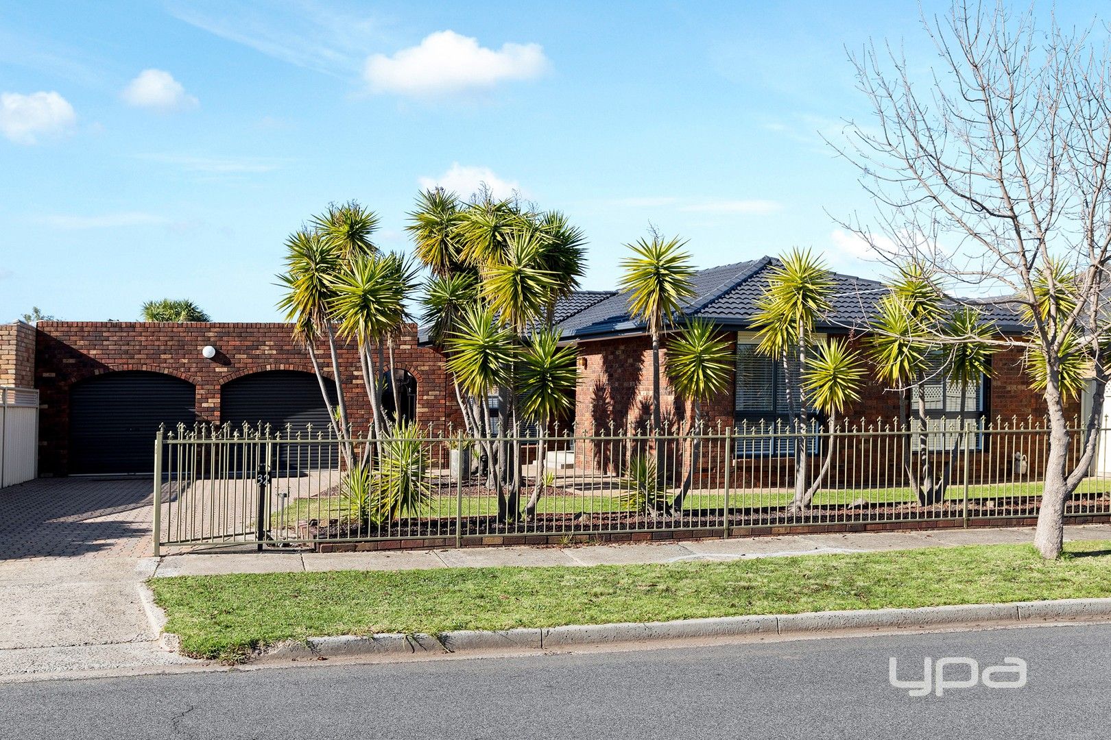 3 bedrooms House in 32 Concord Circuit ALBANVALE VIC, 3021