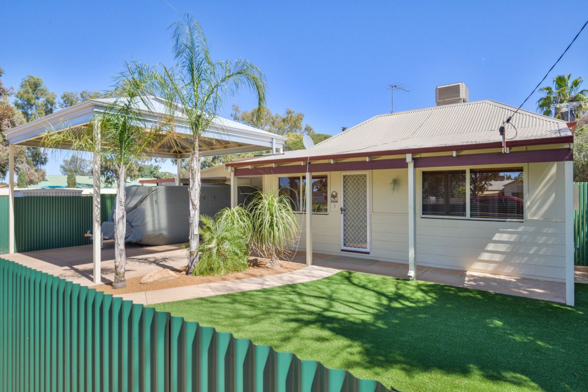4 bedrooms House in 18 Carrington Street SOUTH KALGOORLIE WA, 6430
