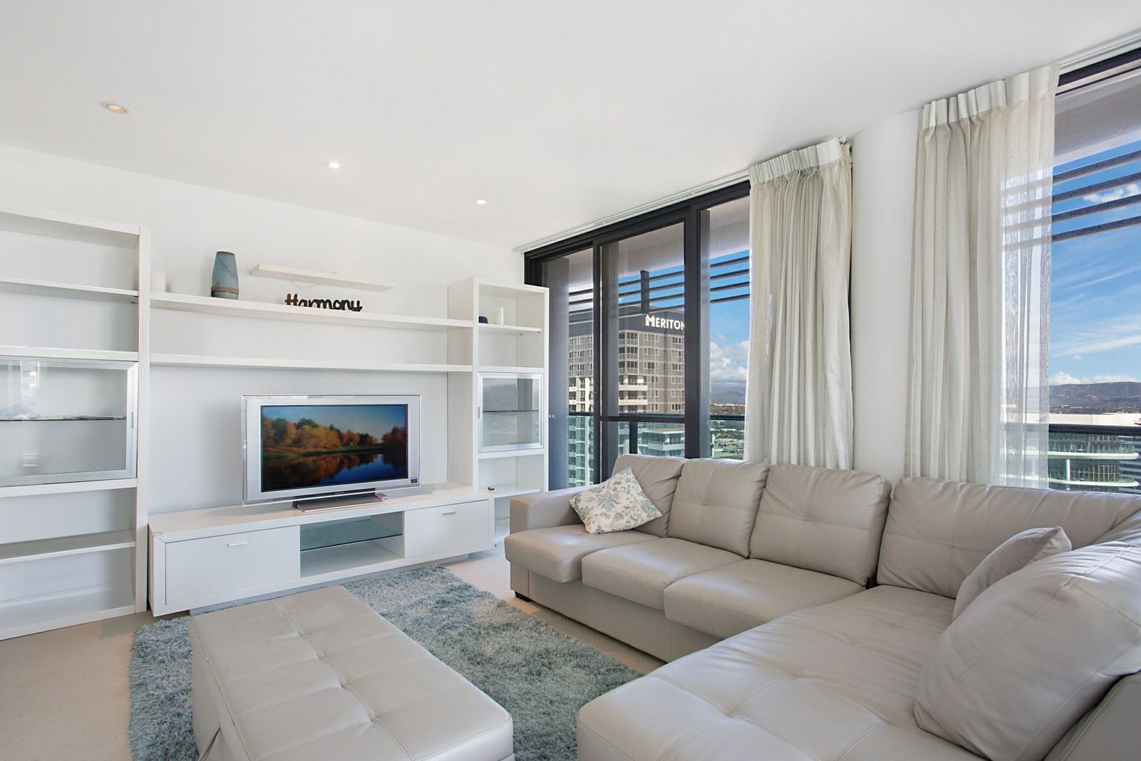 22502/21 Elizabeth Avenue, Broadbeach QLD 4218, Image 2