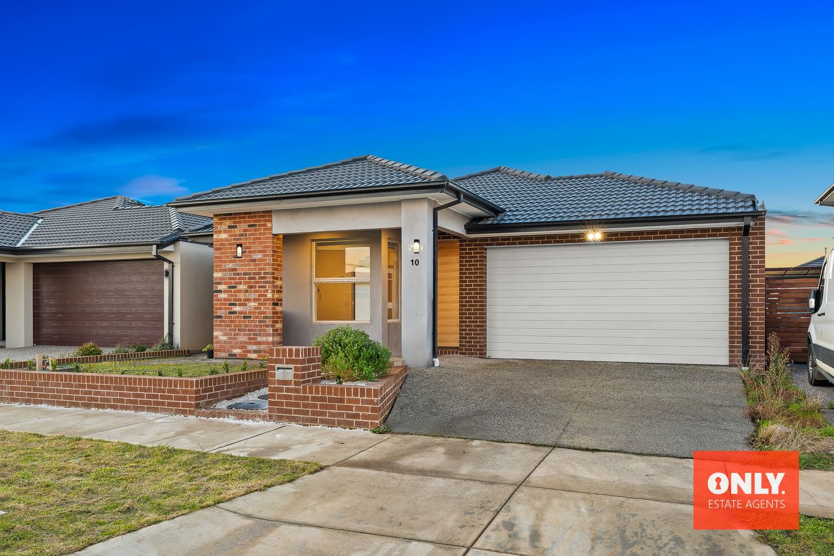 10 Damice Street, Clyde North VIC 3978, Image 2