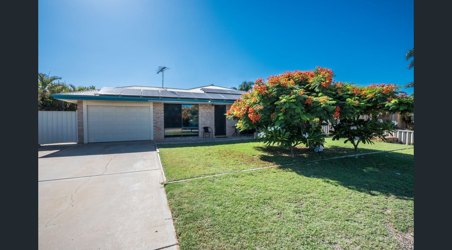 4 bedrooms House in 12 Half Moon Drive WAGGRAKINE WA, 6530
