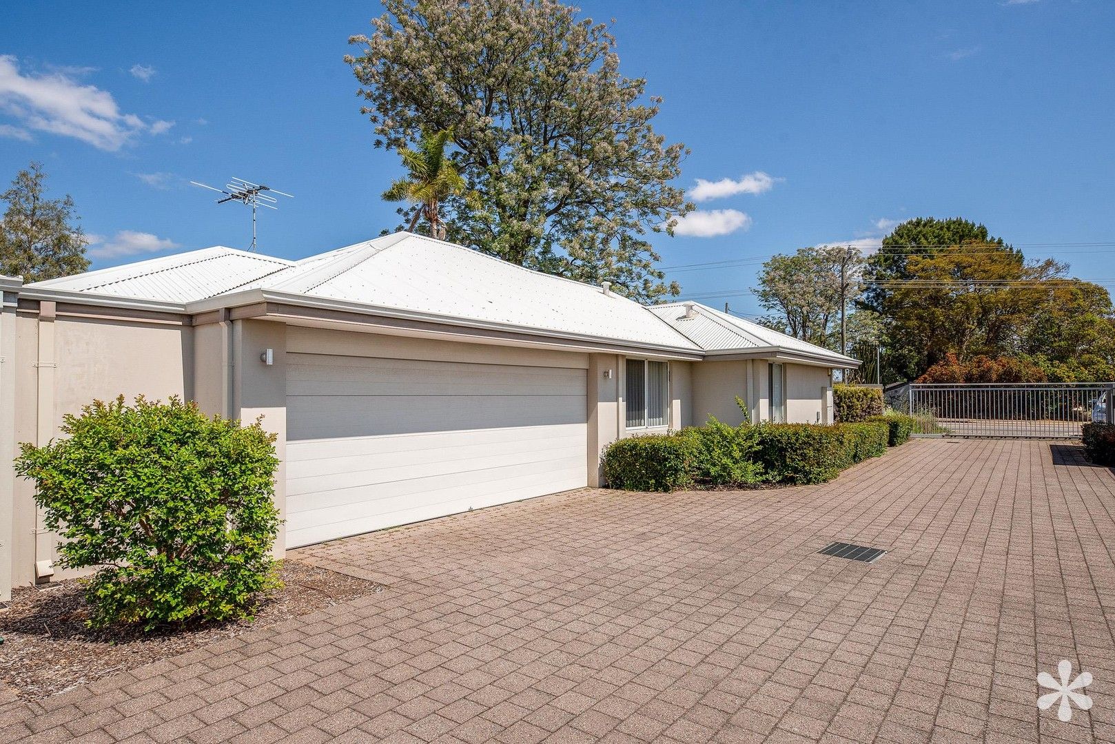 3 bedrooms Villa in 4/458 Kalamunda Road HIGH WYCOMBE WA, 6057