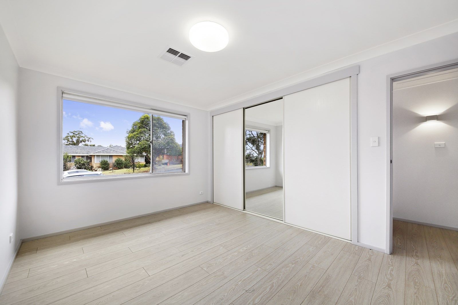 7 Kooloona Crescent, Bradbury NSW 2560, Image 2