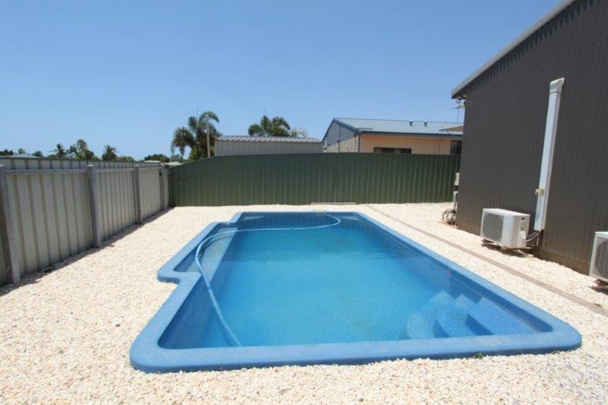 4 bedrooms House in 11 Kybra Way BAYNTON WA, 6714