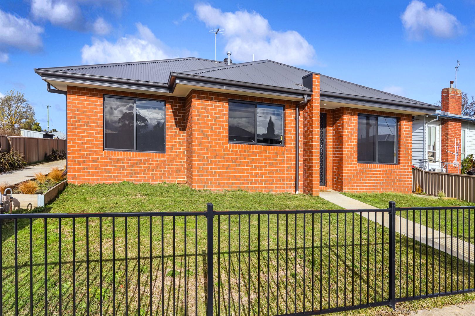 1/6 Verbena Grove, Wendouree VIC 3355, Image 2