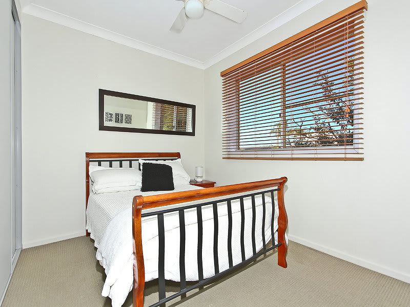 3 427 Esplanade Manly Qld 4179 Apartment For Rent 525 Domain