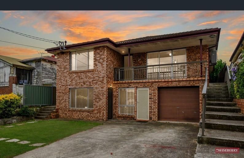 4 bedrooms House in 27 Glassop Street YAGOONA NSW, 2199