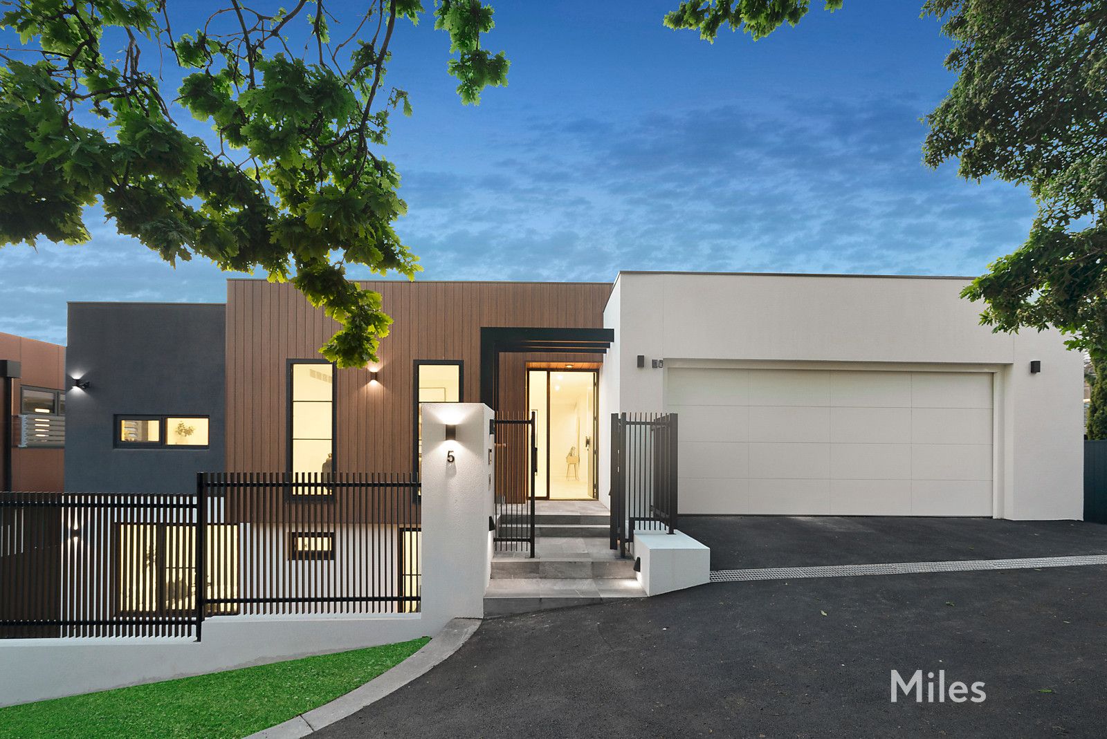 5 Heritage Lane, Ivanhoe East VIC 3079, Image 0