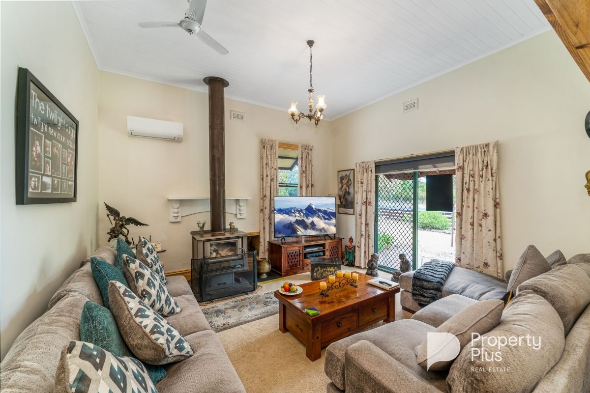 28 Calder Highway, Wedderburn VIC 3518, Image 2