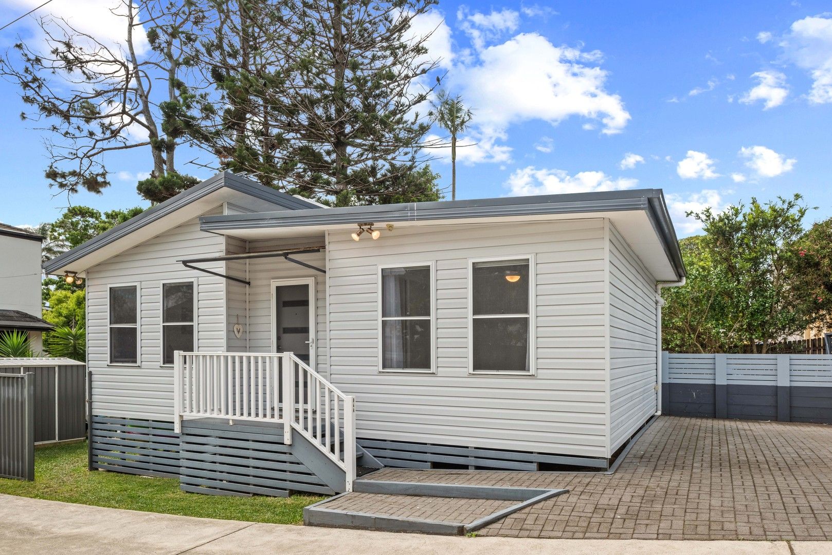 2 bedrooms House in 84A Lagoon Street NARRABEEN NSW, 2101