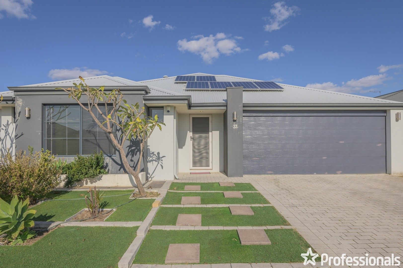 5 bedrooms House in 33 Kalanchoe Approach SEVILLE GROVE WA, 6112