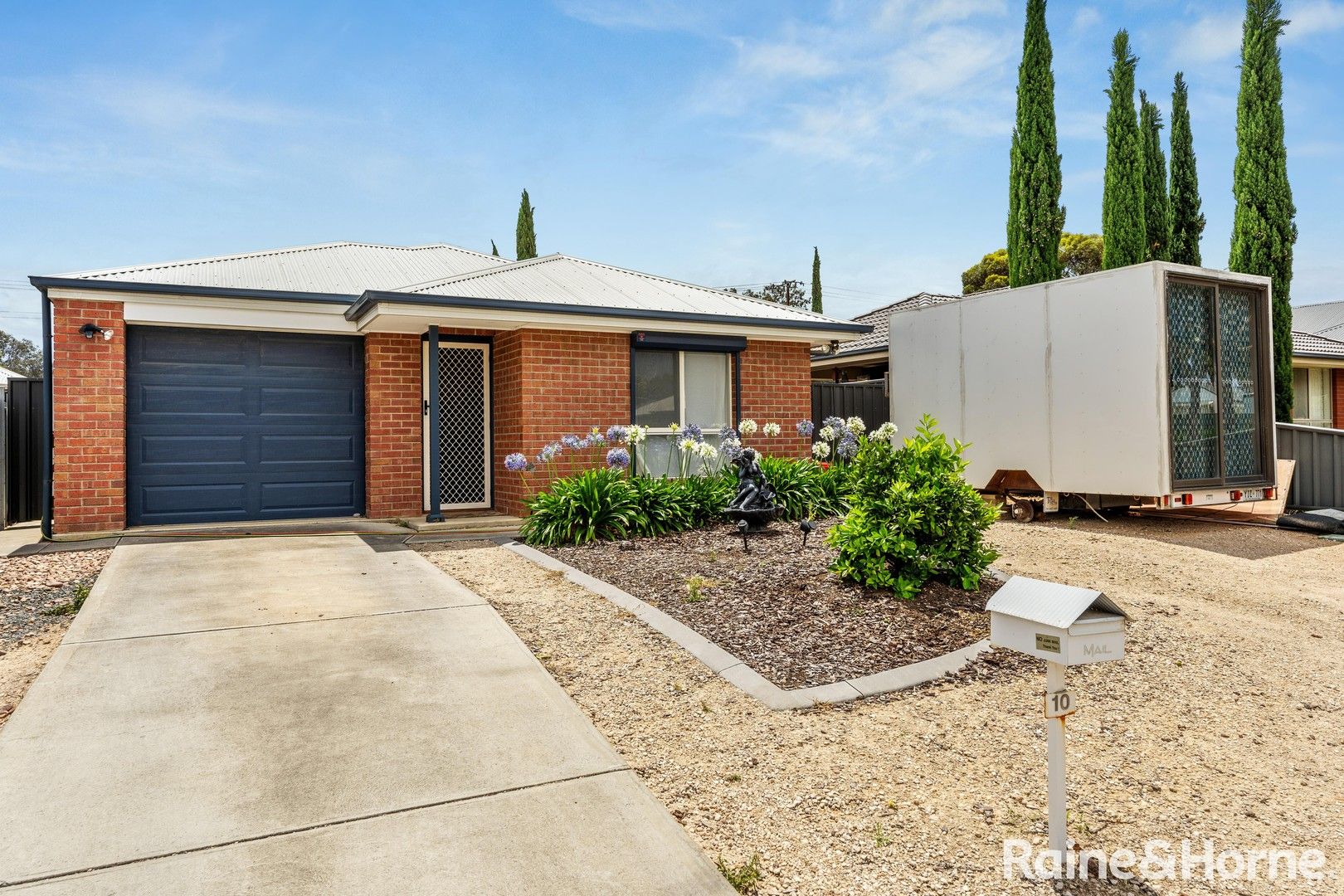 4 bedrooms House in 10 Thespian Court MURRAY BRIDGE SA, 5253