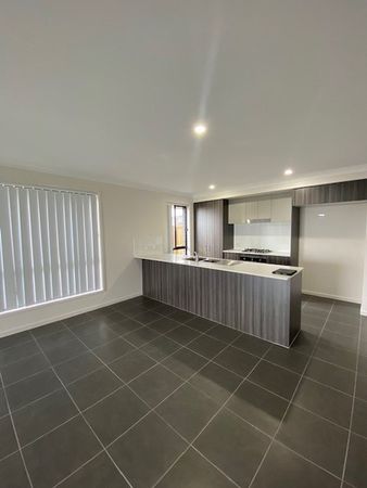 4 bedrooms House in 17 Thurston Street BOOLAROO NSW, 2284