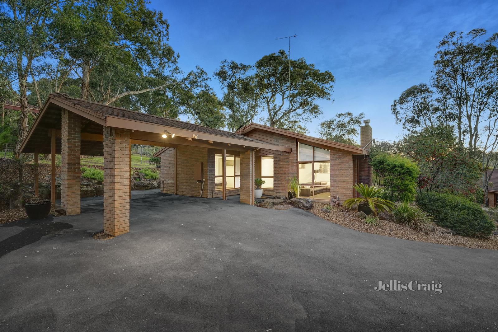 4 bedrooms House in 142 Allendale Road ELTHAM VIC, 3095