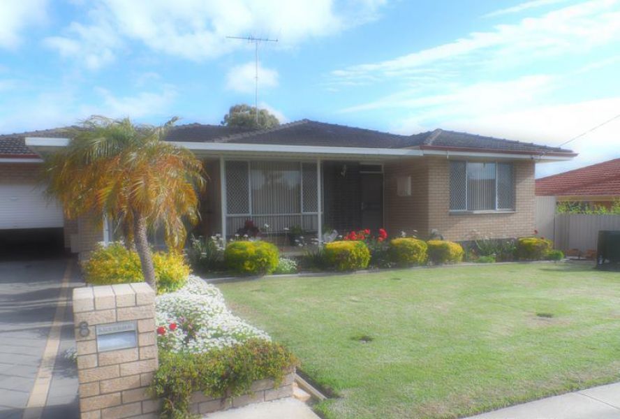3 bedrooms House in 8 Swan Street OSBORNE PARK WA, 6017