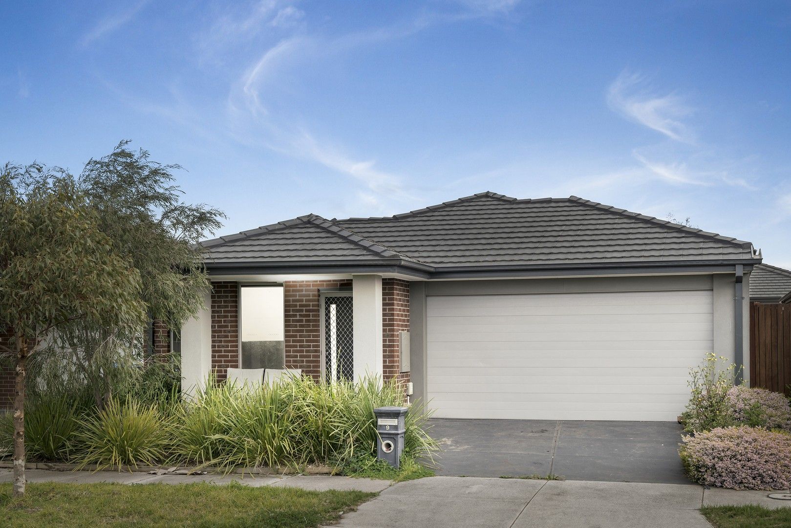 4 bedrooms House in 9 Magellan Crescent WERRIBEE VIC, 3030