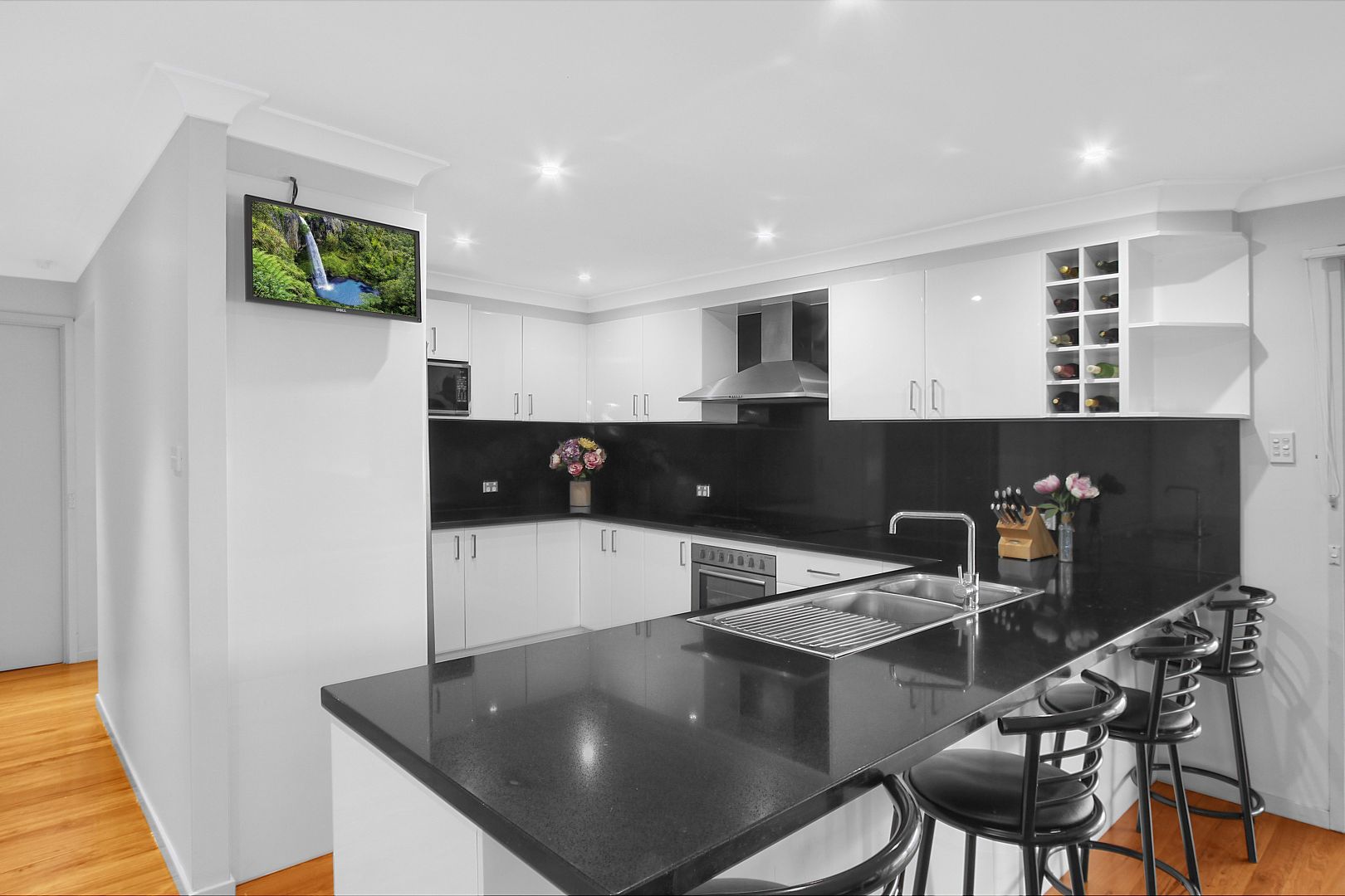 2 Bellette Close, Abbotsbury NSW 2176, Image 1