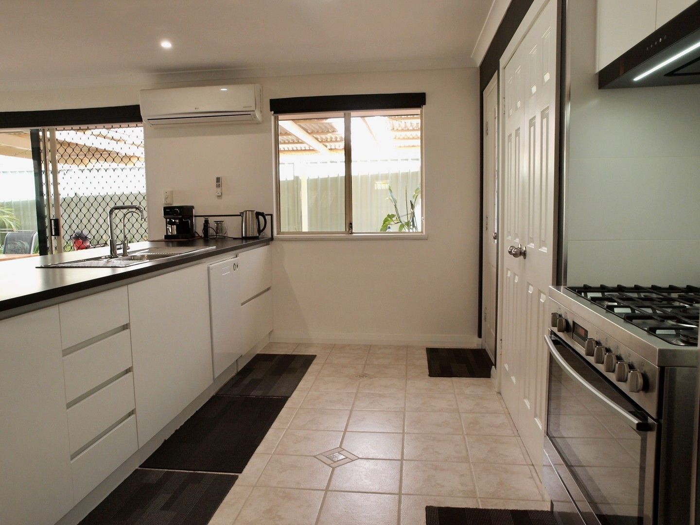 4 bedrooms House in 15 Holwell Gardens CLARKSON WA, 6030