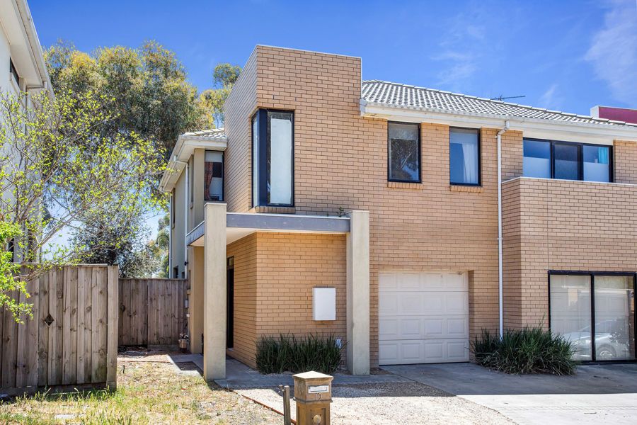 19 Crestview Close, Roxburgh Park VIC 3064, Image 0