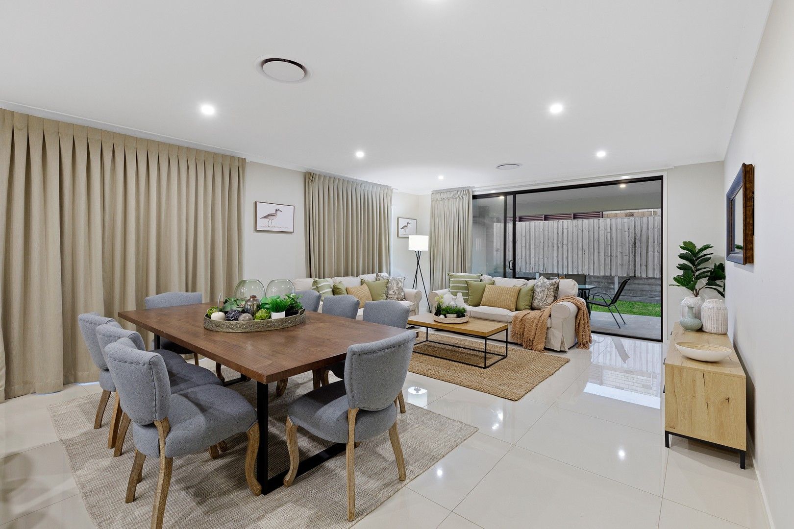 4 bedrooms House in 425 Gainsborough Drive PIMPAMA QLD, 4209