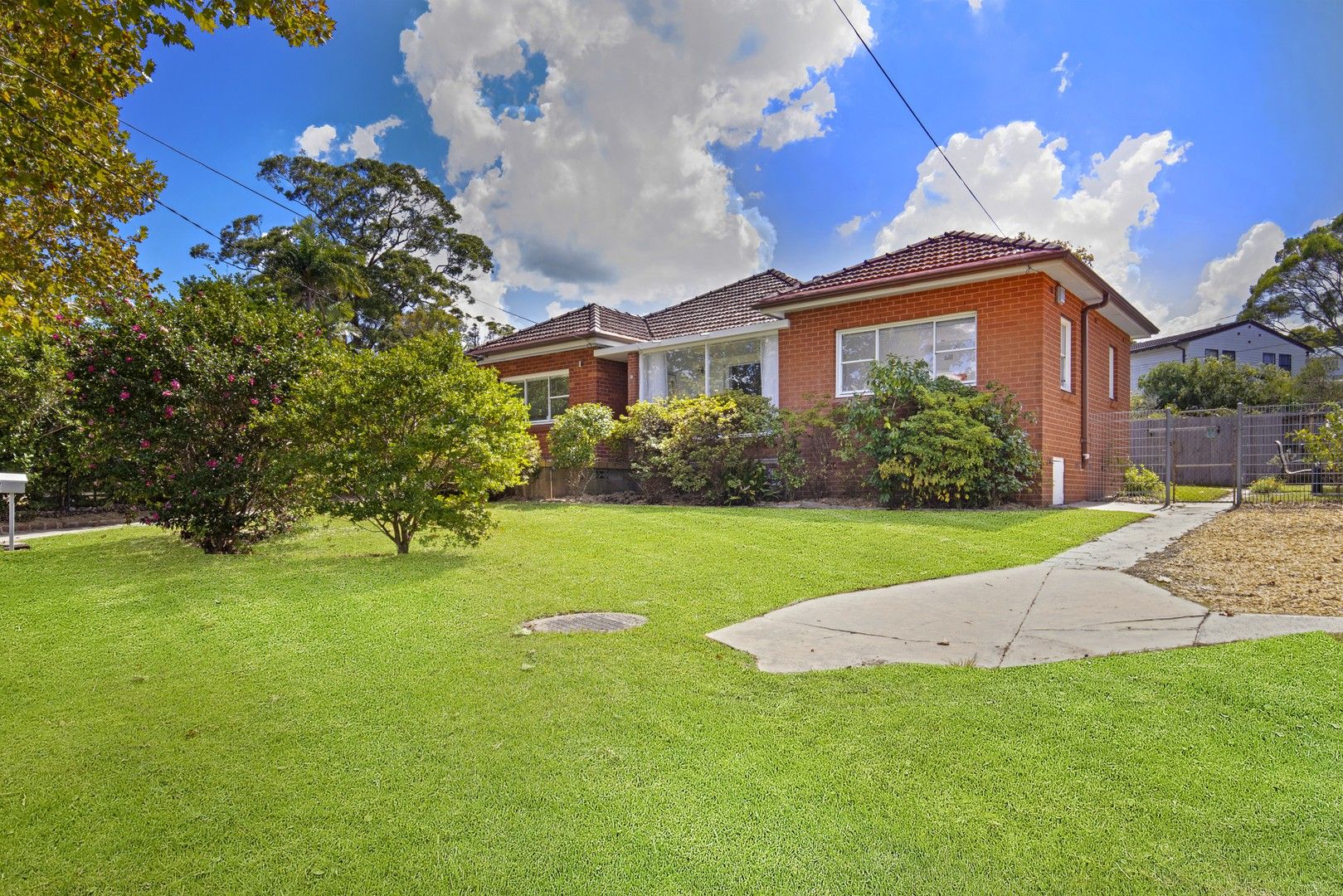 3 bedrooms House in 10 Valley Road FORESTVILLE NSW, 2087