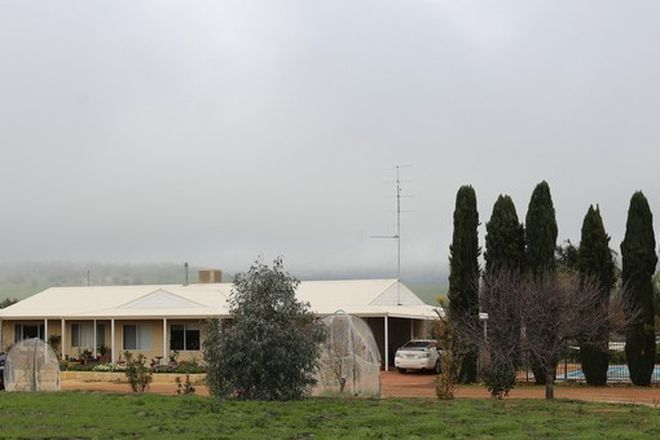 Picture of 112 Oaklands Place, DUMBARTON WA 6566