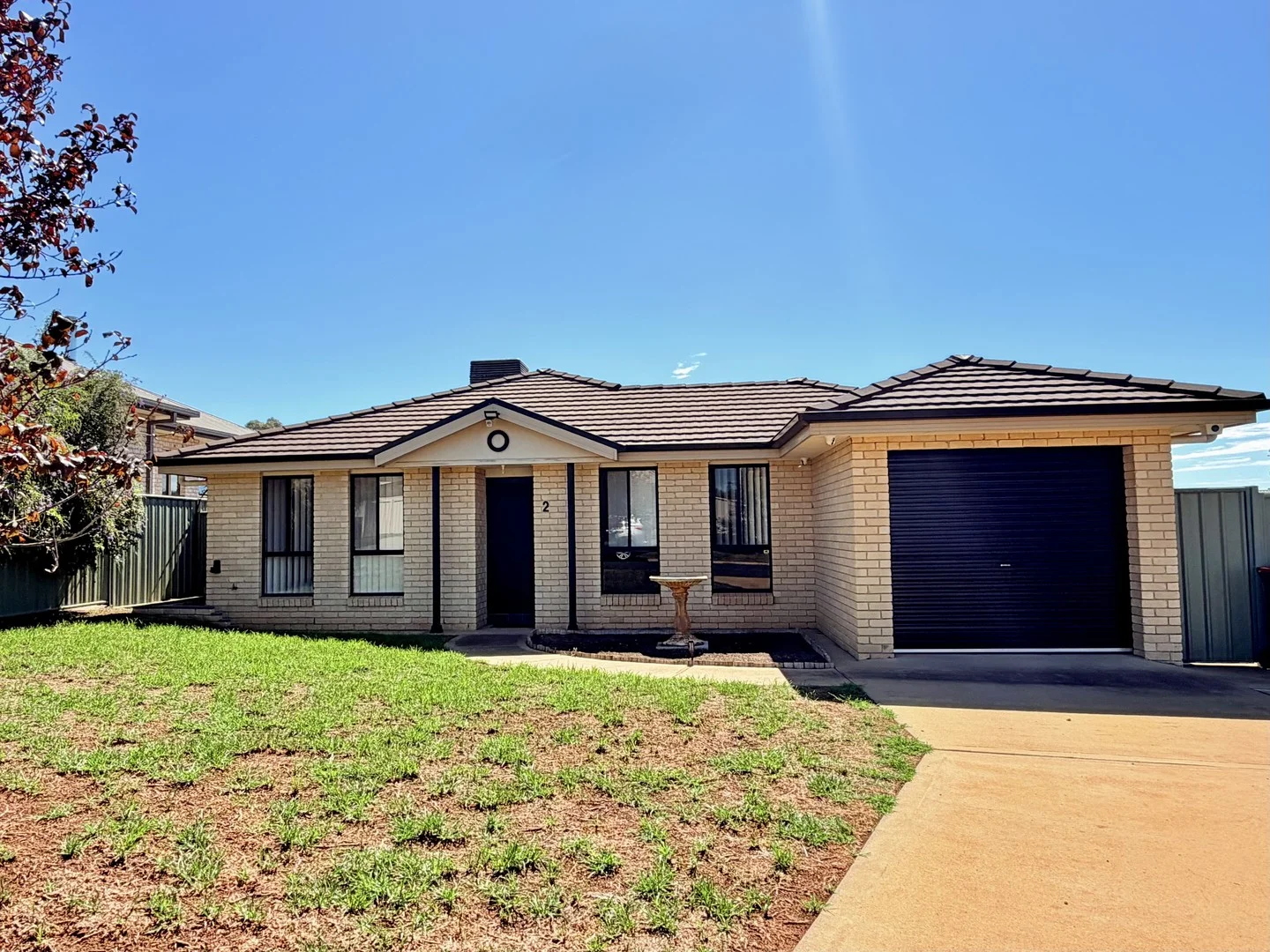 Primary image of 2 Vaucluse Place, Parkes NSW 2870